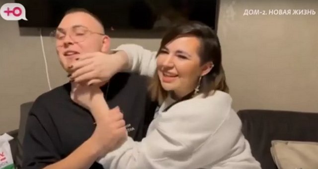 Коллектив высказал претензии Черно за её гулянки Коллектив высказал претензии Черно за её гулянки