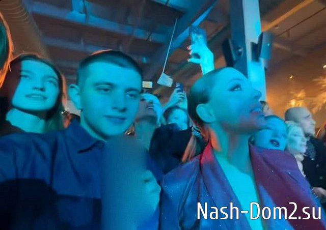 Юля Ефременкова вместе с пасынком посетила вечеринку Марго Овсянниковой Юля Ефременкова вместе с пасынком посетила вечеринку Марго Овсянниковой