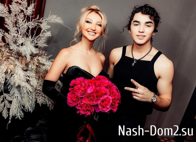 Марго Овсянникова получила в подарок от Филиппа Киркорова бриллиантовое колье Марго Овсянникова получила в подарок от Филиппа Киркорова бриллиантовое колье