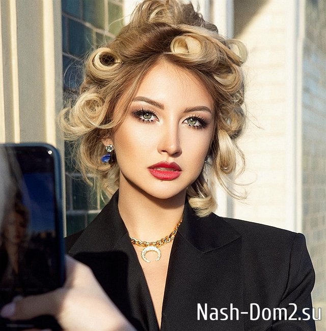 Марго Овсянникова получила в подарок от Филиппа Киркорова бриллиантовое колье Марго Овсянникова получила в подарок от Филиппа Киркорова бриллиантовое колье