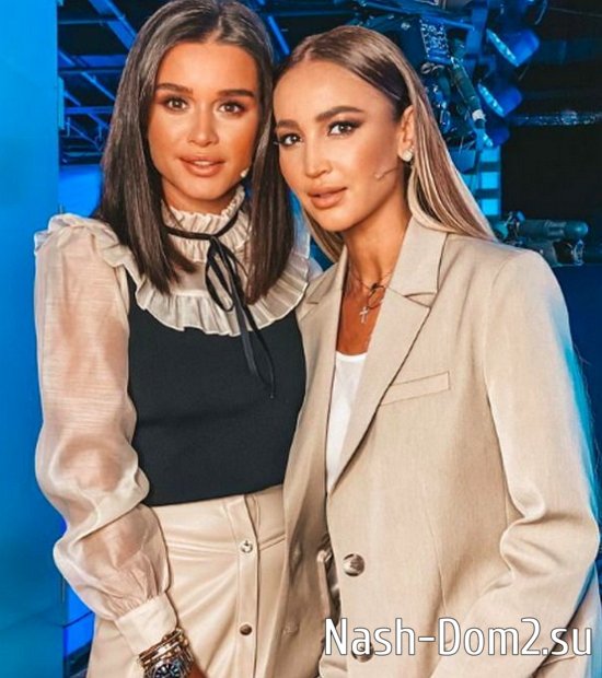 Бузова утёрла нос Бородиной, став иконой стиля Бузова утёрла нос Бородиной, став иконой стиля