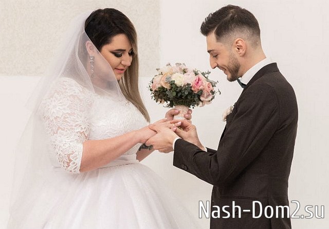 Саша Черно расплакалась, вспомнив о своей свадьбе 5 лет назад Саша Черно расплакалась, вспомнив о своей свадьбе 5 лет назад