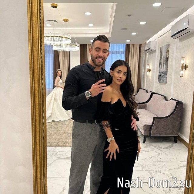 Бухынбалтэ поймала букет невесты на свадьбе Салибековых, Григорьеву досталась подвязка Бухынбалтэ поймала букет невесты на свадьбе Салибековых, Григорьеву досталась подвязка