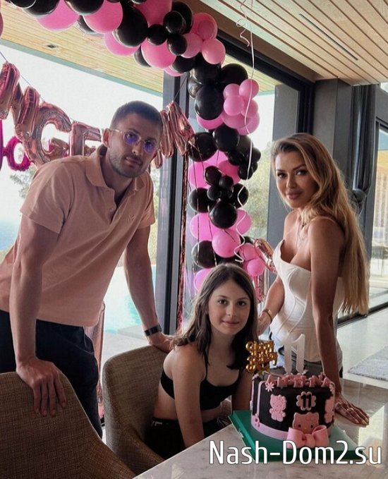 Боня показала дорогой рождественский подарок для дочки Боня показала дорогой рождественский подарок для дочки