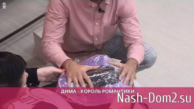 Мещеряков порадовал Сашу Черно оригинальным подарком – сиденьем для унитаза Мещеряков порадовал Сашу Черно оригинальным подарком – сиденьем для унитаза