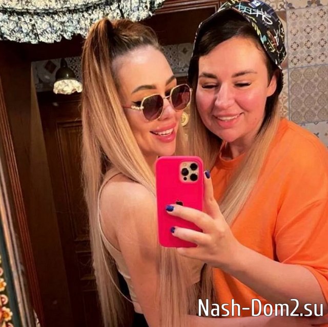 Саша Черно «случайно» подтвердила слухи о третьей беременности Савкиной? Саша Черно «случайно» подтвердила слухи о третьей беременности Савкиной?