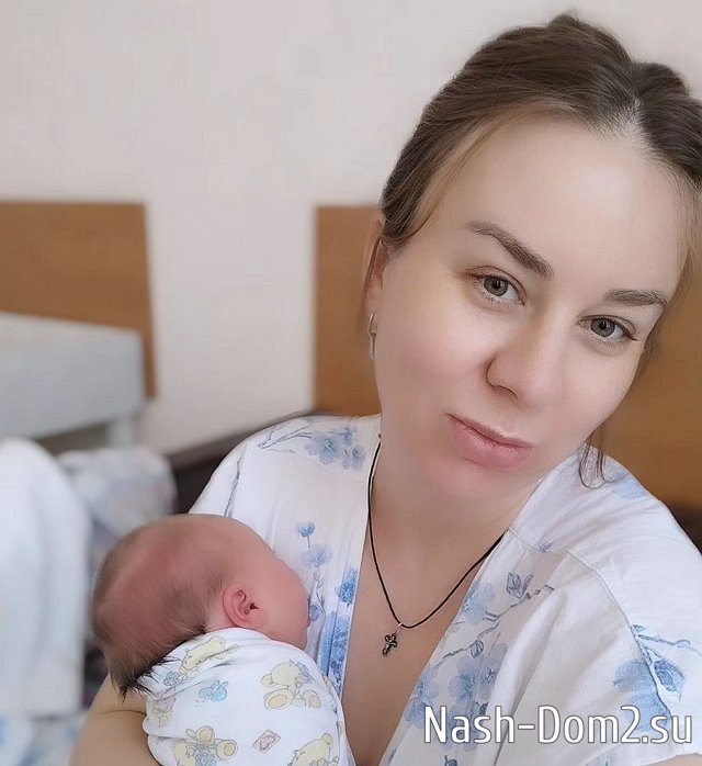 Жена Александра Гобозова показала, как её сын принял новорожденную сестрёнку