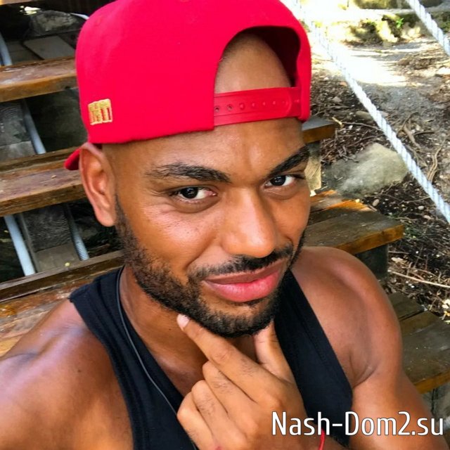 Мондезир Свет-Амур показал, как проводит время с новой девушкой Мондезир Свет-Амур показал, как проводит время с новой девушкой