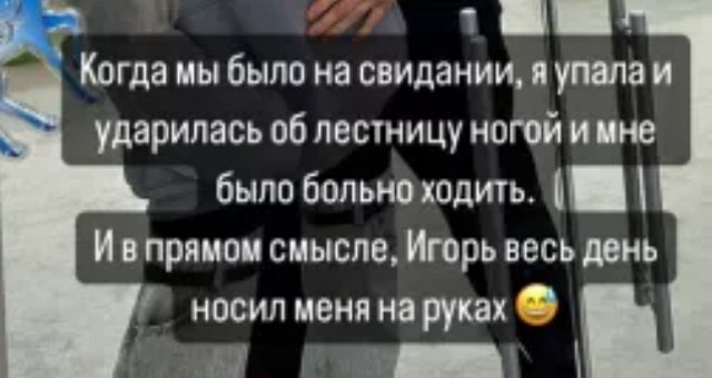 Григорьев носит на руках получившую травму Клаву Безверхову Григорьев носит на руках получившую травму Клаву Безверхову