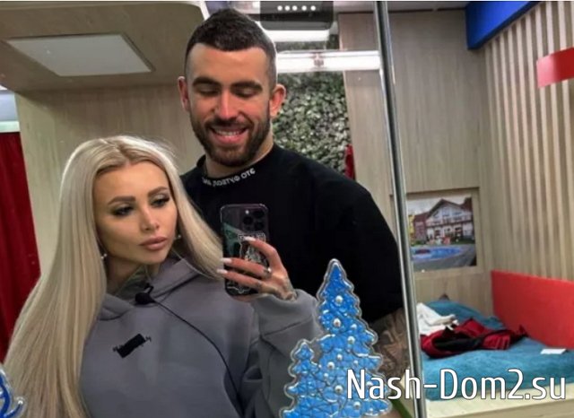 Григорьев носит на руках получившую травму Клаву Безверхову Григорьев носит на руках получившую травму Клаву Безверхову