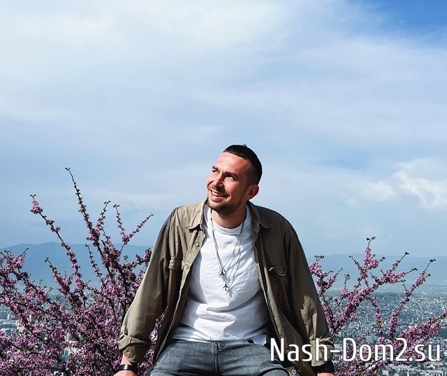 К Вадиму Ползову на проект пришла девушка К Вадиму Ползову на проект пришла девушка