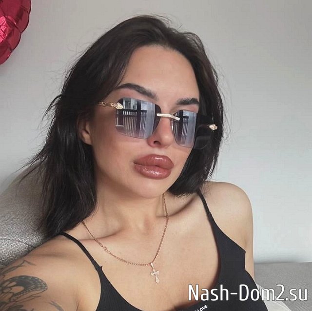 Евгения Дорожкина получает знаки внимания от тайного кавалера Евгения Дорожкина получает знаки внимания от тайного кавалера