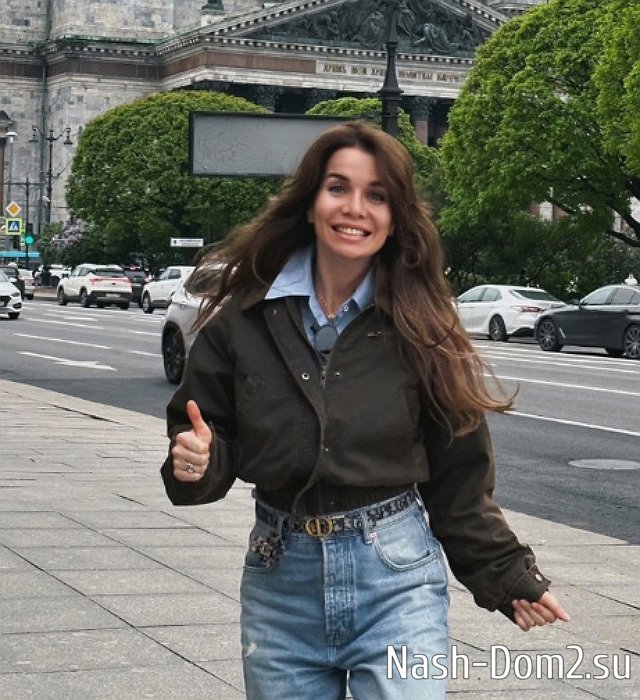 Александра Гозиас сбежала от троих детей в Питер Александра Гозиас сбежала от троих детей в Питер