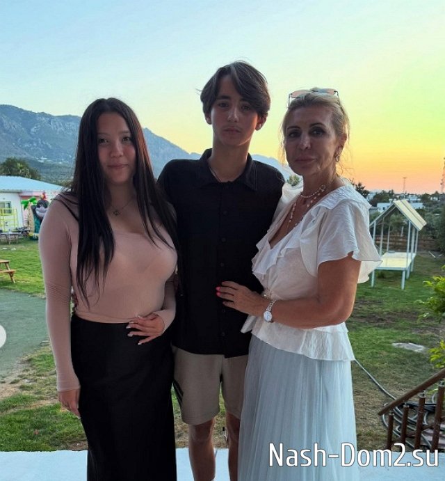 Сын Риты Марсо познакомил родных со своей девушкой Сын Риты Марсо познакомил родных со своей девушкой