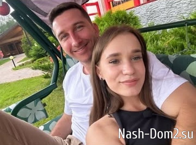 Луковкин пытается строить отношения с Тырлышкиной Луковкин пытается строить отношения с Тырлышкиной