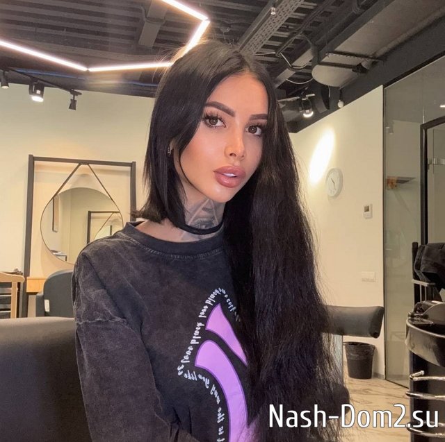 Клавдию Безверхову прокатил на Бентли серьёзный мужчина Клавдию Безверхову прокатил на Бентли серьёзный мужчина