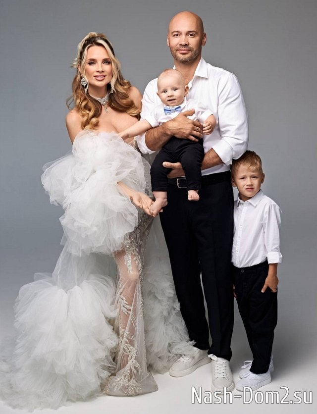 Супруги Черкасовы показали младшего сына Супруги Черкасовы показали младшего сына