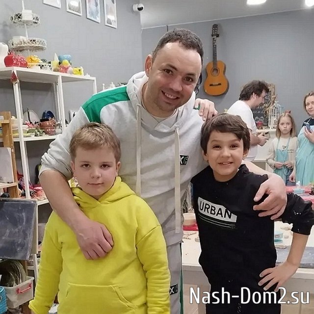 Александр Гобозов ладит с чужими детьми, но не с родным сыном Александр Гобозов ладит с чужими детьми, но не с родным сыном