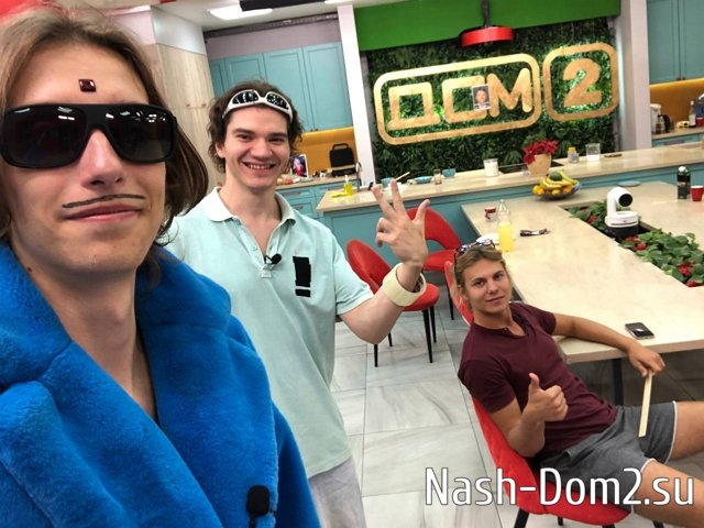 Илья Яббаров присматривается к новым участницам проекта Илья Яббаров присматривается к новым участницам проекта