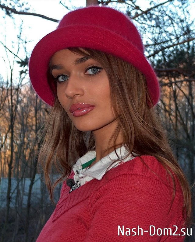 Алёна Водонаева: Достаю из архива фотокарточки Алёна Водонаева: Достаю из архива фотокарточки