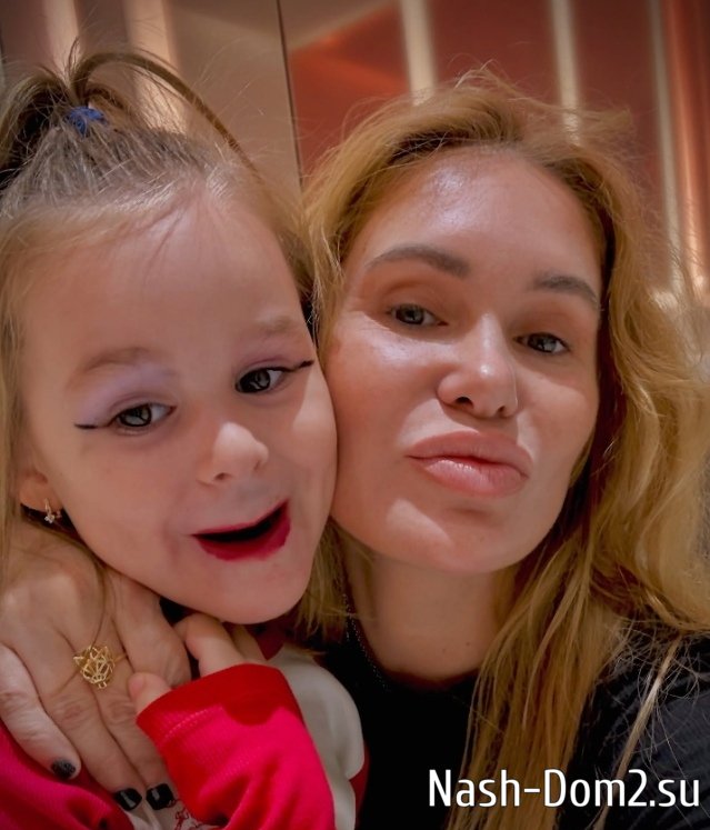 Ангелина Меньщикова: Мама и доча Ангелина Меньщикова: Мама и доча