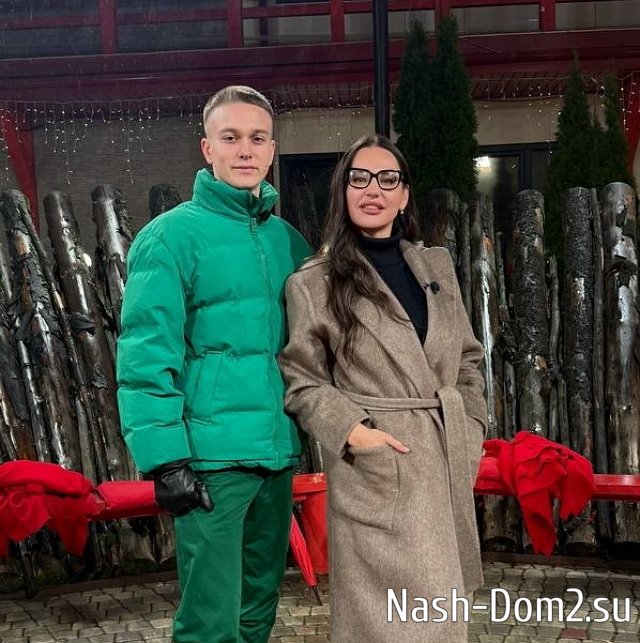 Артём Гавришов активно флиртует с Вероникой Гракович Артём Гавришов активно флиртует с Вероникой Гракович