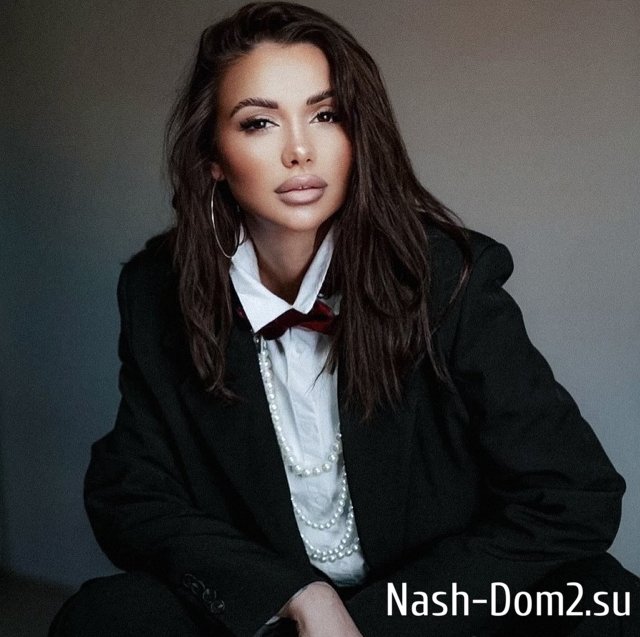 Елена Тепловодская усиленно тащит в ЗАГС Илью Яббарова Елена Тепловодская усиленно тащит в ЗАГС Илью Яббарова