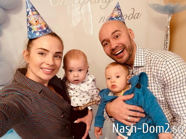 Александра Черно обиделась на ведущего Дома-2 Андрея Черкасова Александра Черно обиделась на ведущего Дома-2 Андрея Черкасова