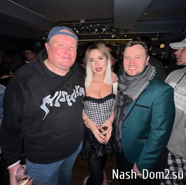 Кенели Сайкс провела вечер в компании экс-участников Дома-2 Кенели Сайкс провела вечер в компании экс-участников Дома-2