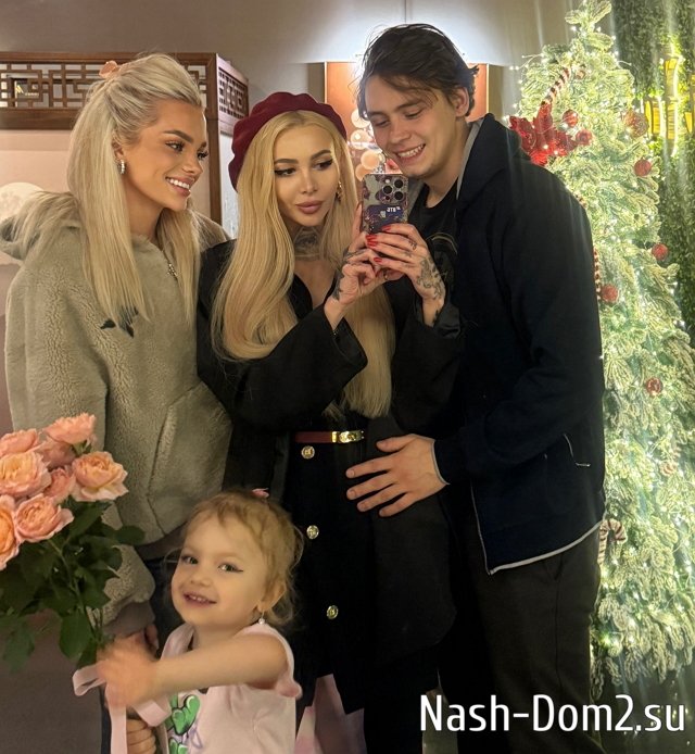 Клава Безверхова: Рома познакомил меня с семьёй Клава Безверхова: Рома познакомил меня с семьёй