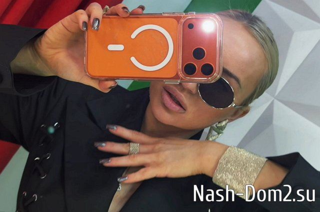 Элина Рахимова в поисках нового кавалера Элина Рахимова в поисках нового кавалера