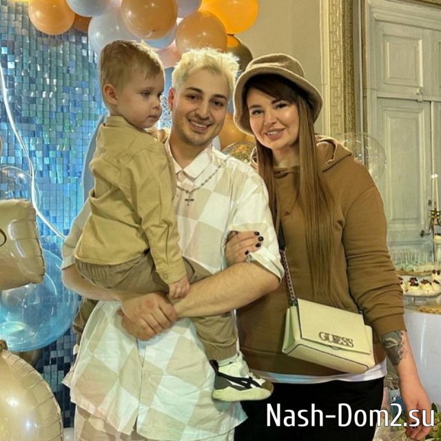 Супругов Оганесян позвали на программу «Пусть говорят» Супругов Оганесян позвали на программу «Пусть говорят»