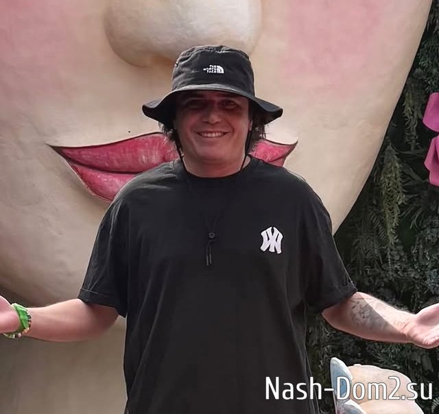 Евгений Кузин улетел на свой день рождение в Таиланд Евгений Кузин улетел на свой день рождение в Таиланд