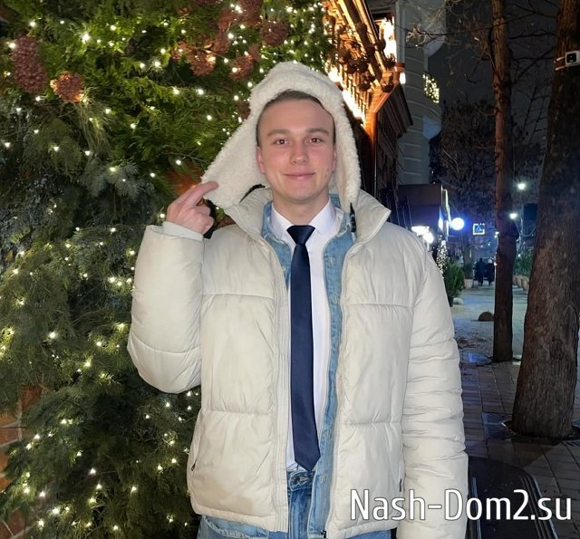 Вероника Гракович выгнала из своей комнаты Артёма Гавришова Вероника Гракович выгнала из своей комнаты Артёма Гавришова