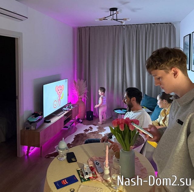 Салибеков сбежала с поляны в гости к Григорьеву и Квашниковой Салибеков сбежала с поляны в гости к Григорьеву и Квашниковой