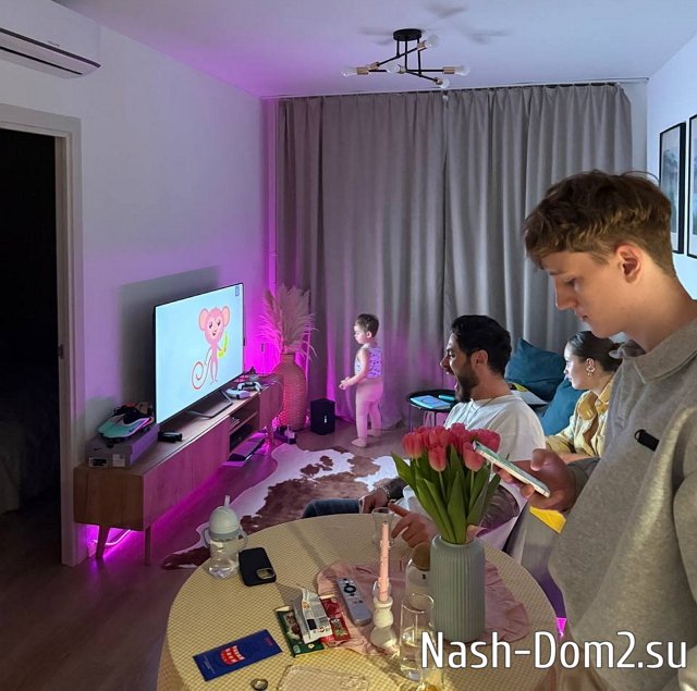 Катя Квашникова отметила свой юбилей с тесном семейном кругу Катя Квашникова отметила свой юбилей с тесном семейном кругу