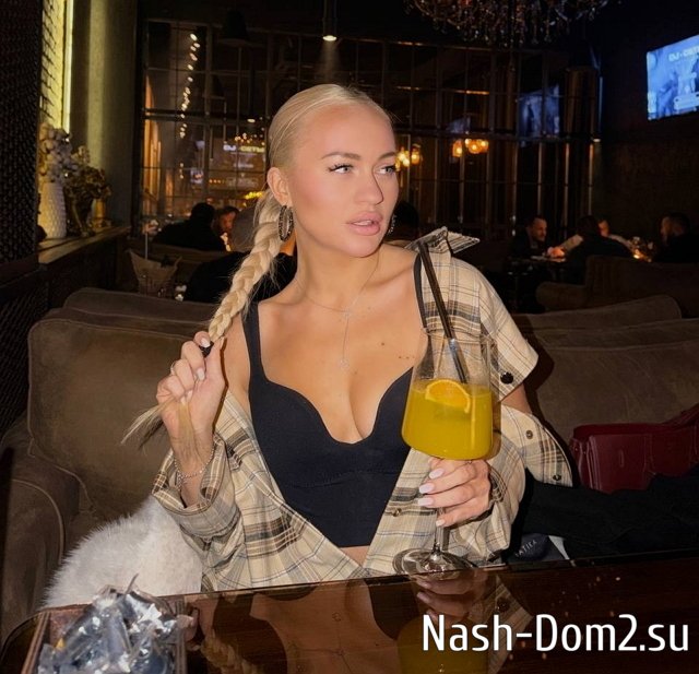 Светлана Прель пригласила на радио Элину Рахимову Светлана Прель пригласила на радио Элину Рахимову