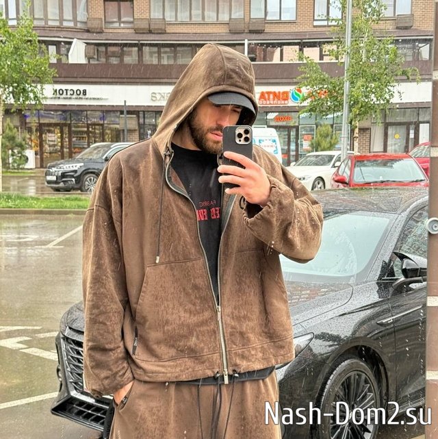 Игорь Григорьев обиделся на своих подписчиц Игорь Григорьев обиделся на своих подписчиц