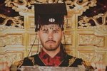 Одинокий Сергей Хорошев привёл себя в порядок