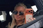 Элина Рахимова навестила любимую бабушку