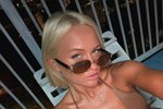 Элина Рахимова записывает очередной музыкальный «шедевр»