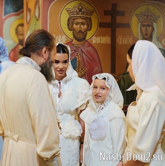 Ксения Бородина крестила 10-летнюю дочь Теону Ксения Бородина крестила 10-летнюю дочь Теону