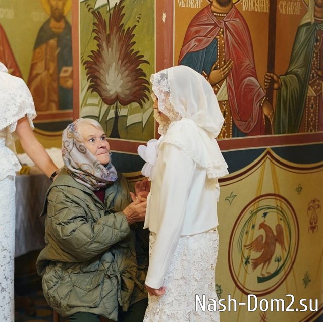 Ксения Бородина крестила 10-летнюю дочь Теону Ксения Бородина крестила 10-летнюю дочь Теону