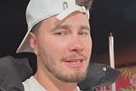 Сергей Хорошев наслаждается жизнью в кругу друзей